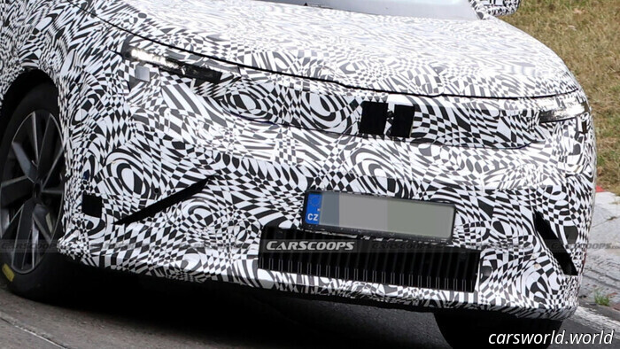 El rival de Skoda para el Kia EV9 no engaña a nadie con este disfraz de BMW | Carscoops